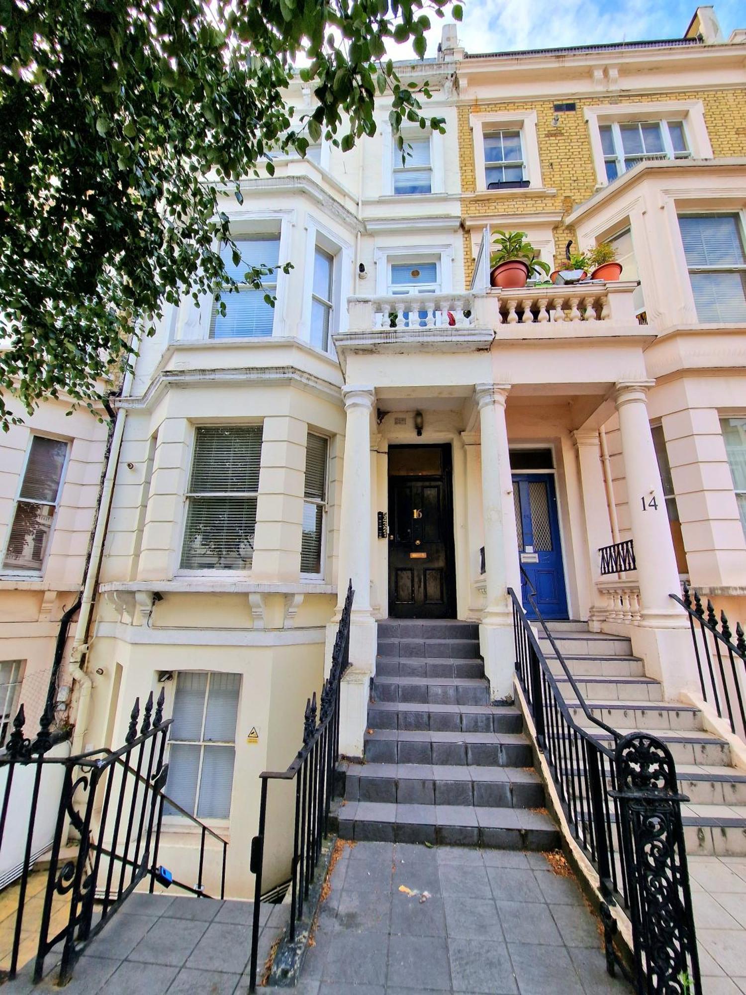 Charming Home With Private Balcony, On 1St Floor, With 2 Bathrooms, 3 Min Walk To Earl'S Court Station London Exterior photo