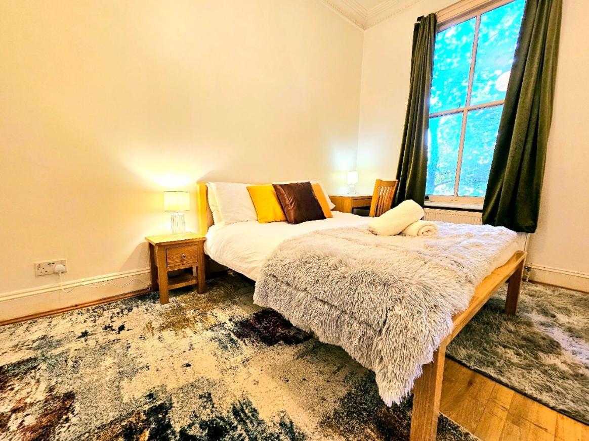 Charming Home With Private Balcony, On 1St Floor, With 2 Bathrooms, 3 Min Walk To Earl'S Court Station London Exterior photo