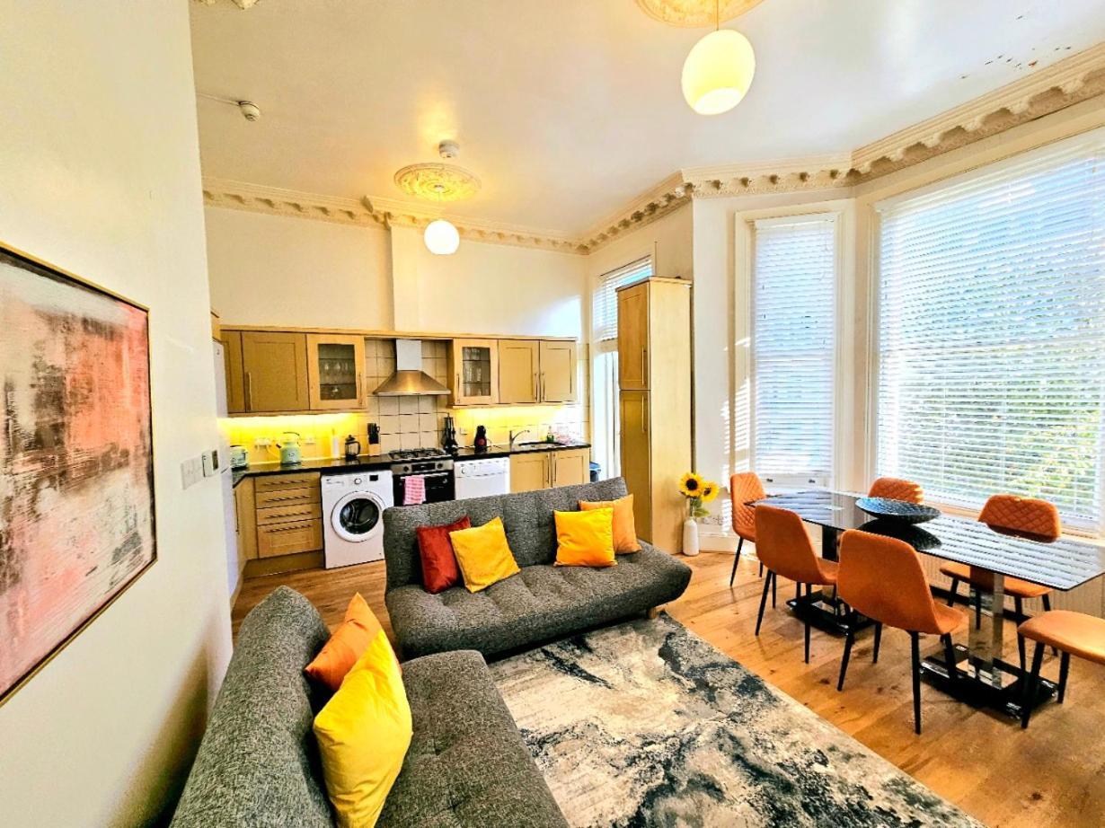 Charming Home With Private Balcony, On 1St Floor, With 2 Bathrooms, 3 Min Walk To Earl'S Court Station London Exterior photo