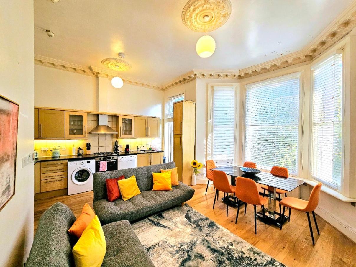 Charming Home With Private Balcony, On 1St Floor, With 2 Bathrooms, 3 Min Walk To Earl'S Court Station London Exterior photo