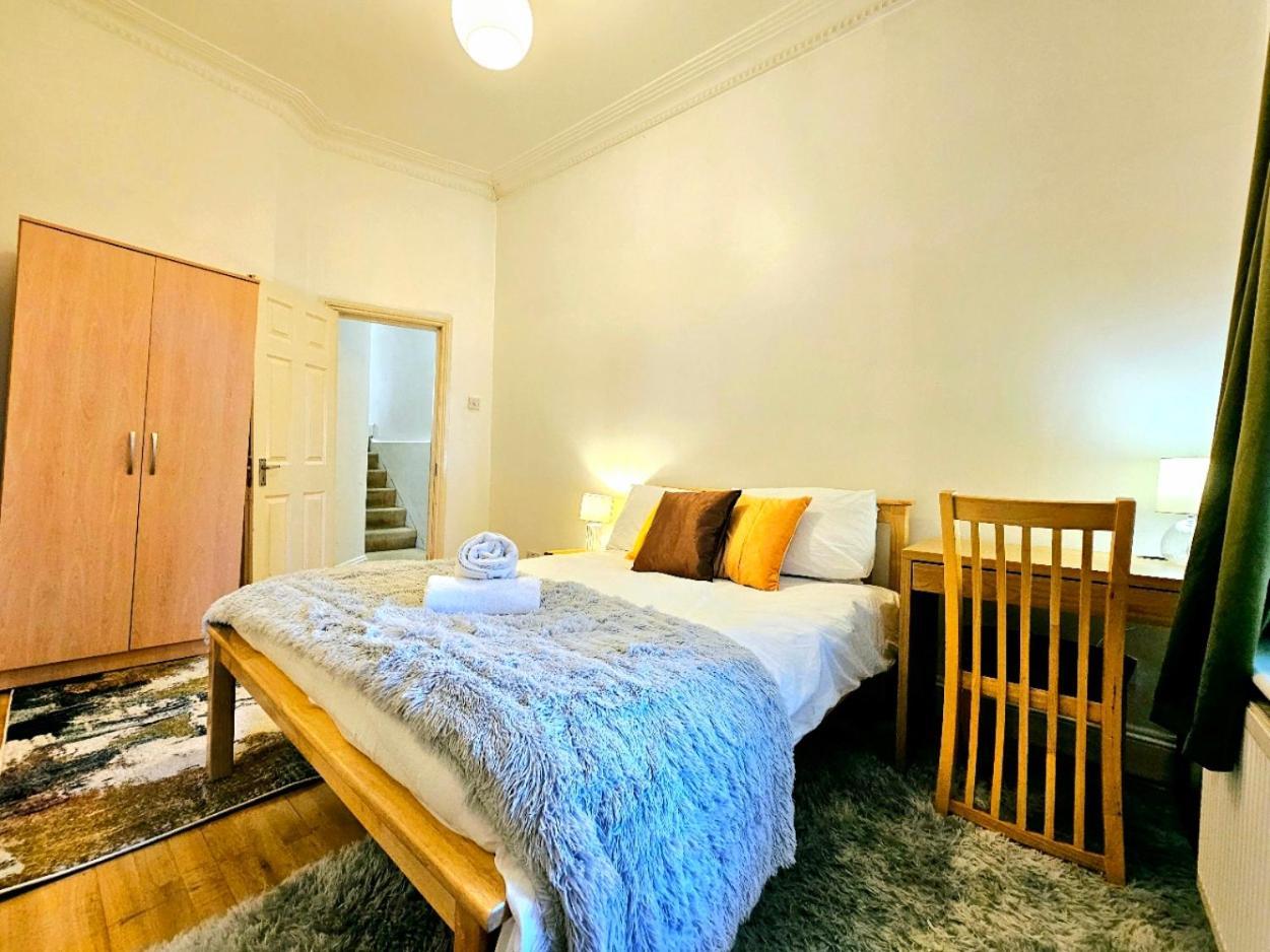 Charming Home With Private Balcony, On 1St Floor, With 2 Bathrooms, 3 Min Walk To Earl'S Court Station London Exterior photo