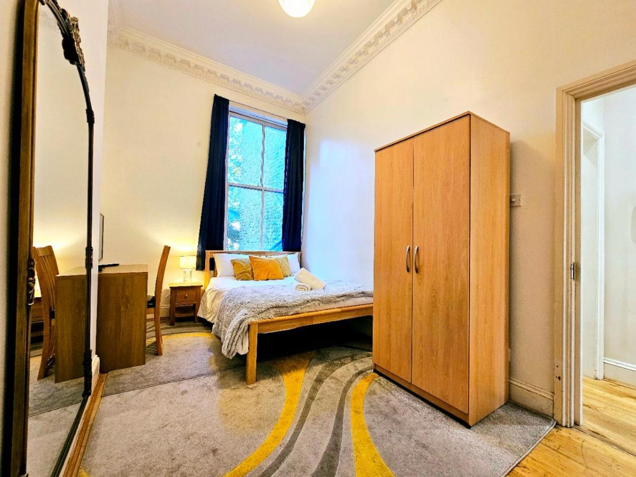 Charming Home With Private Balcony, On 1St Floor, With 2 Bathrooms, 3 Min Walk To Earl'S Court Station London Exterior photo