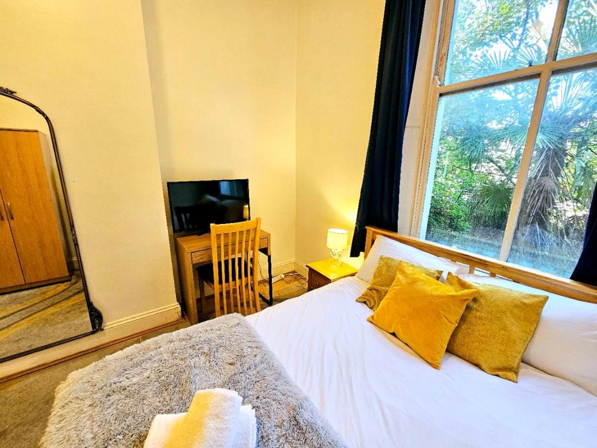 Charming Home With Private Balcony, On 1St Floor, With 2 Bathrooms, 3 Min Walk To Earl'S Court Station London Exterior photo